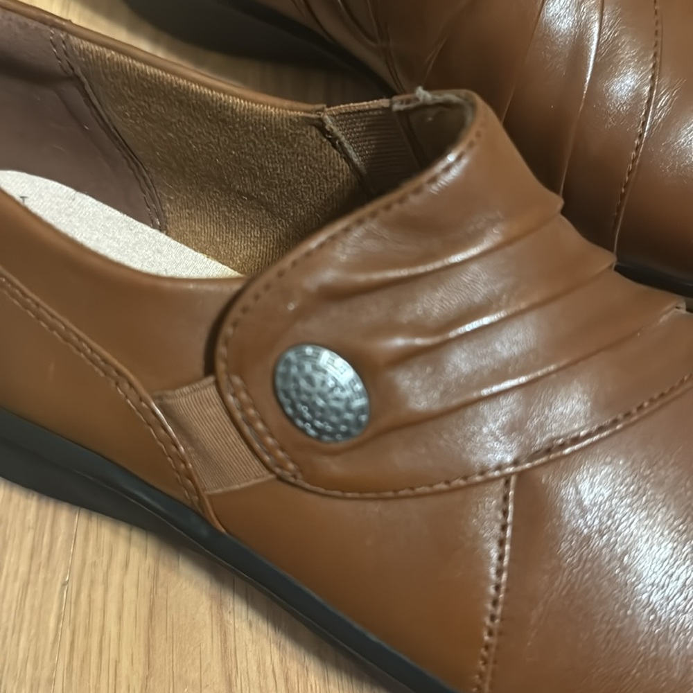 Clarks - Picture 2 of 3